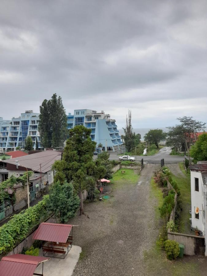 Hotel Beliy Dom Kwariati Exterior foto