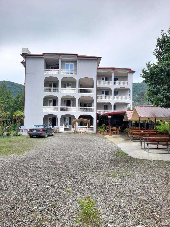 Hotel Beliy Dom Kwariati Exterior foto