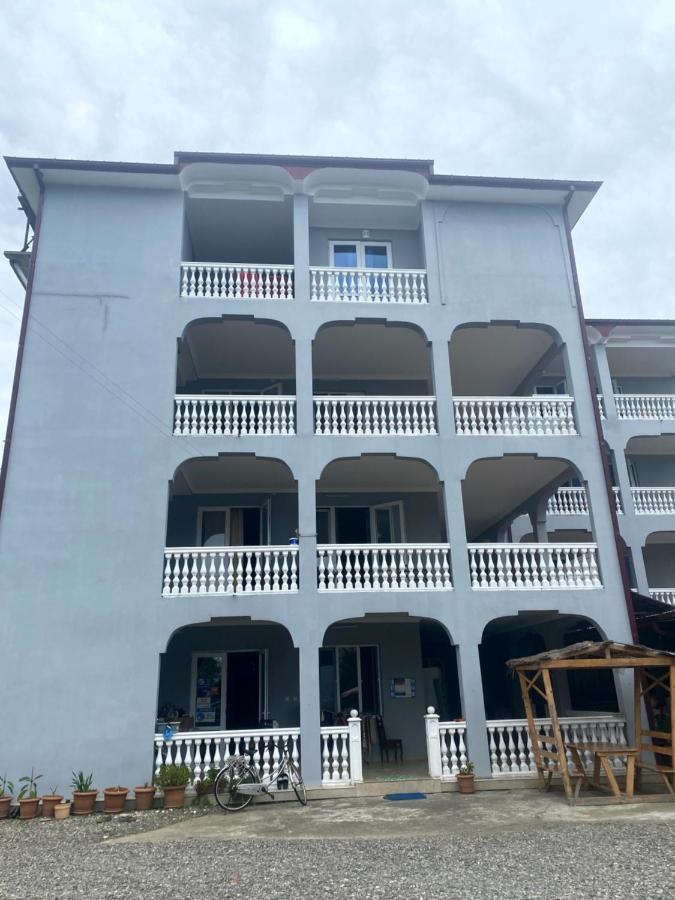 Hotel Beliy Dom Kwariati Exterior foto