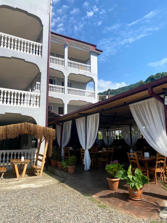Hotel Beliy Dom Kwariati Exterior foto