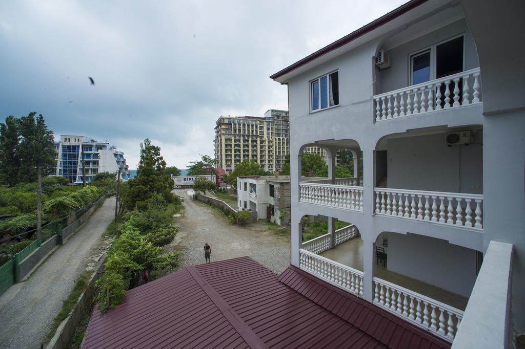 Hotel Beliy Dom Kwariati Exterior foto