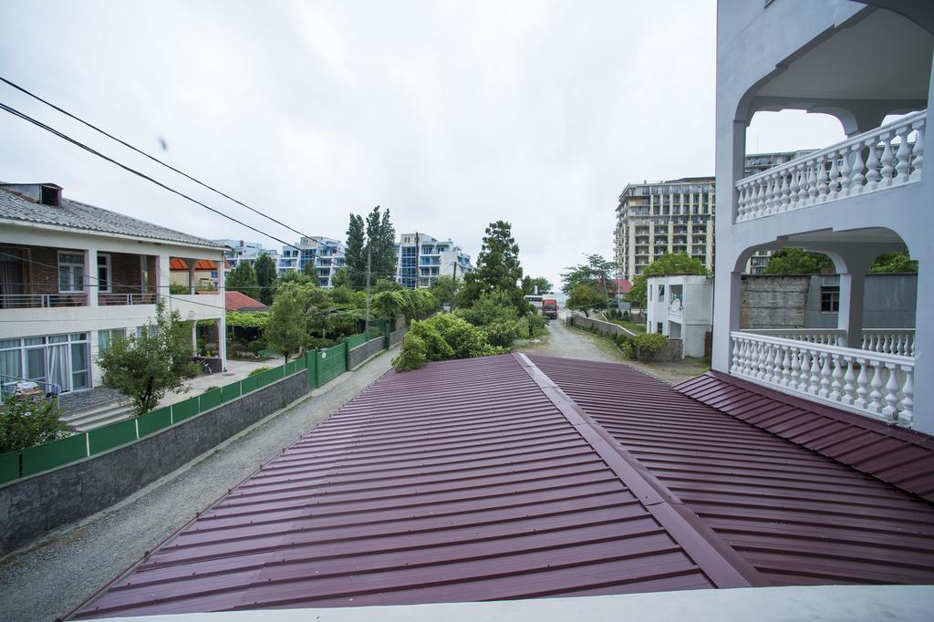 Hotel Beliy Dom Kwariati Exterior foto
